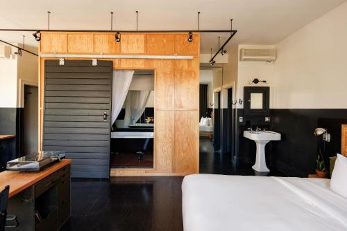 โรงแรมเอซ พอร์ตแลนด์ (Ace Hotel Portland) near สวนทดสอบกุหลาบนานาชาติ
