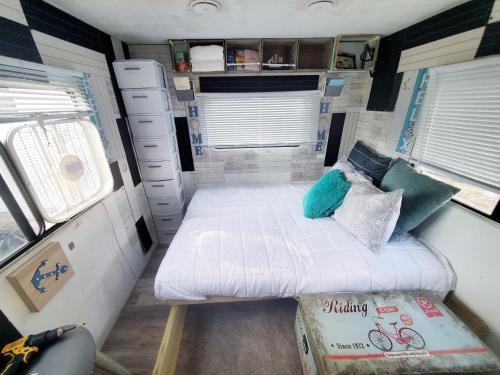 34ft Mobile Home Near Yale U in New Haven, USA
