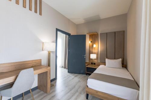Triple room, economy
