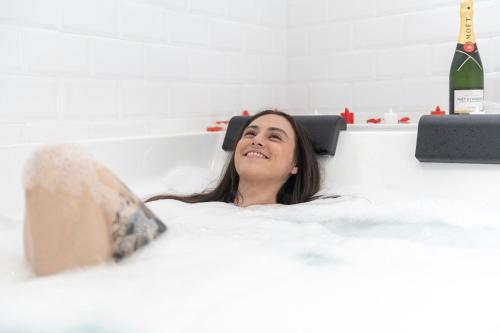 ALZIRA BONiTA SUITE ViP jacuzzi in آلزيرا