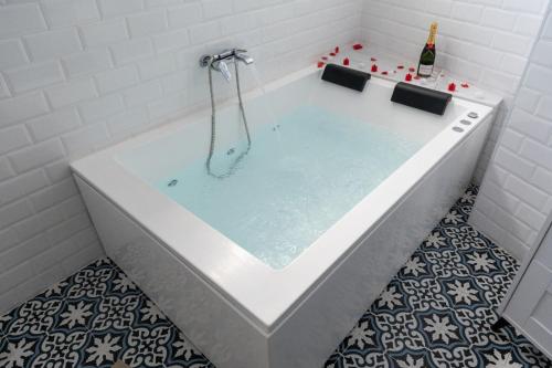 ALZIRA BONiTA SUITE ViP jacuzzi in آلزيرا