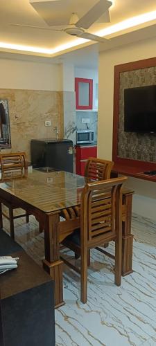 Superior Room With Living Area & Balcony image 2