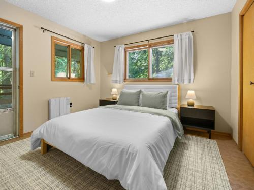 River Idyll - Meredith Lodging