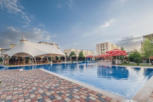 Swimming pool, Grand Fergana Hotel in Farghona
