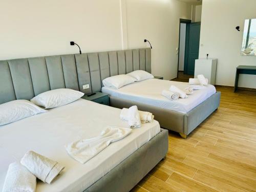 Petros rooms – Himarë, CA