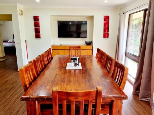 The Timboon Villa - 5 bedroom home in Timboon