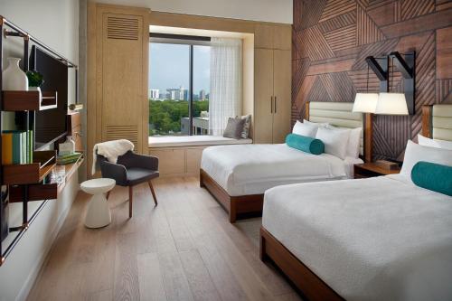 2 queen beds
