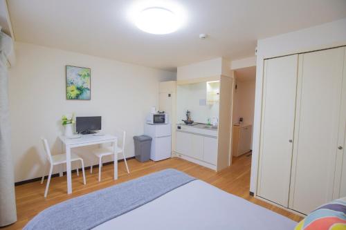 Charming Guesthouse in the Heart of Okubo 丶Steps to Metro and Convenient Travel! EoS11