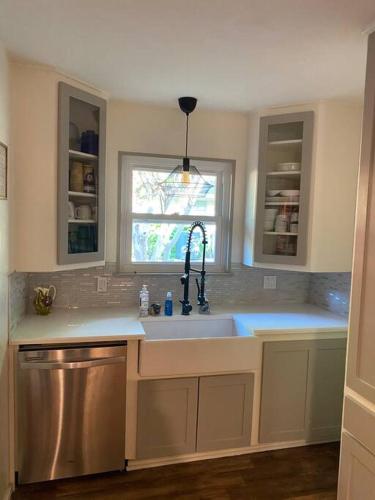 Private Oasis Spacious Great for Big Families in Grand Prairie, USA