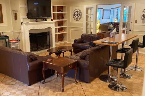 Private Oasis Spacious Great for Big Families in Grand Prairie, USA