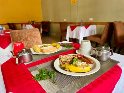 อาหารและเครื่องดื่ม, Caphill Hotel in อึมโลลองโก