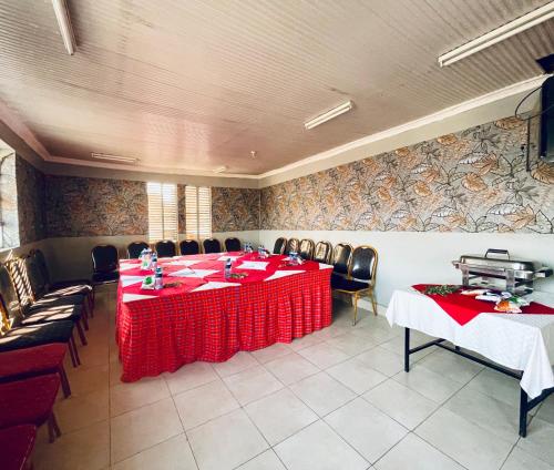 ห้องประชุม / บอลรูม, Caphill Hotel in อึมโลลองโก