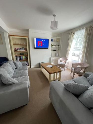 Cosy 2bed home with games room gîte à louer Oxford Railway Station