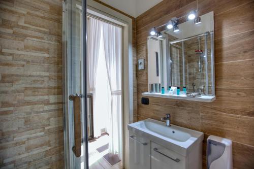 Double Room image 3