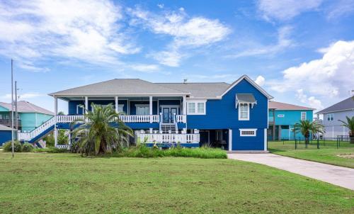 YoHo Hideout home in Crystal Beach, USA