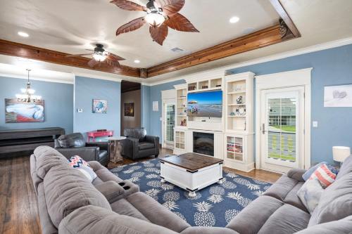 YoHo Hideout home in Crystal Beach, USA