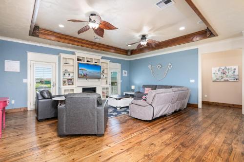 YoHo Hideout home in Crystal Beach, USA