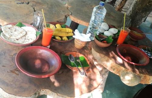 Makanan dan Minuman, කැලෑව Jungle Eco Resort in Mihintale
