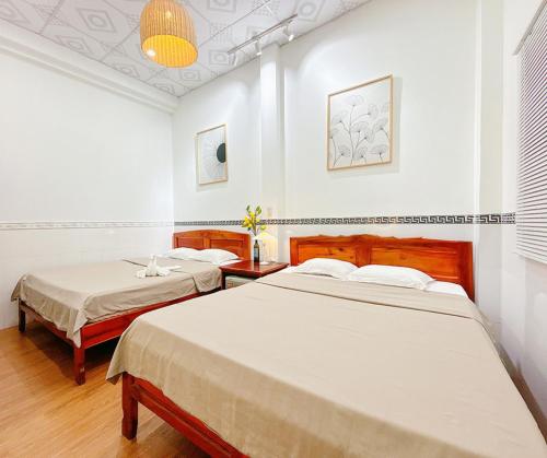 2 queen beds