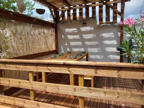 Balcony/terrace, Gite la Tourterelle en Auvergne in Champs