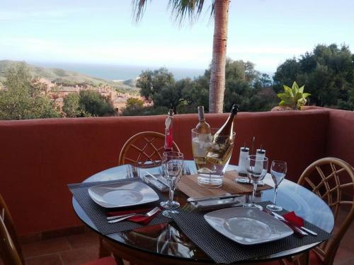 Luxury apartment with sea views, golf, gym, spa, 7 pools in Cala Golf