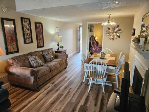 Gatlinburg Chateau Condo 503 thumb 4