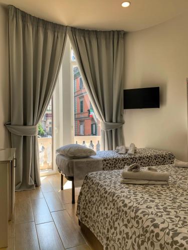 Deluxe Double Room with Extra Bed image 9