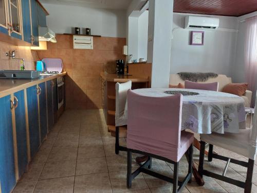 廚房, Sandra Apartmani 1 in 紮斯托格