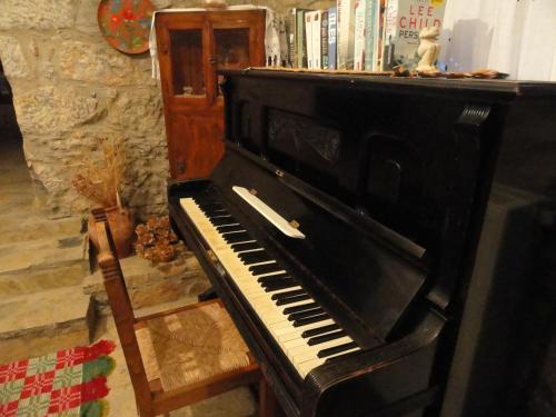 Zeus House - image 5