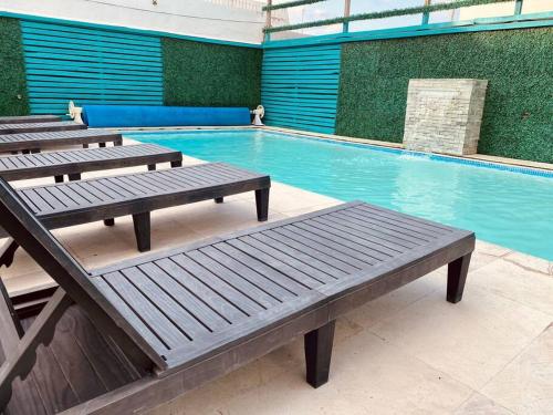 Charming and Family With a pool and ocean view, 3 blocks from the beach, with 2 TVs and Netflix