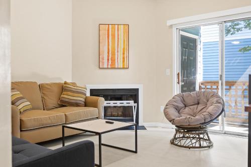 Bright and cozy 1-BR condo, WiFi Bright and cozy 1-BR condo, WiFi
