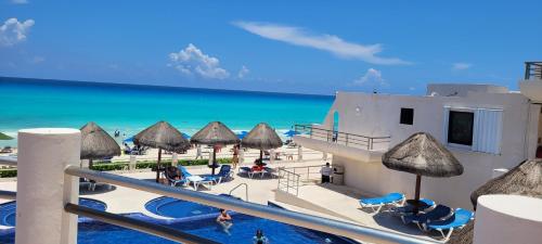 Ocean view front beach villa, Cancún (photo 10)