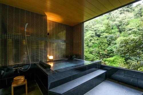 Surrounding environment, Shirasagiyu Tawaraya in Kaga