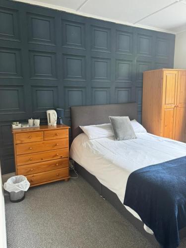 1 queen bed