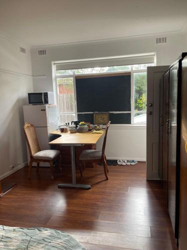 Ashburton big Room with shared bathroom 1 in Chadstone