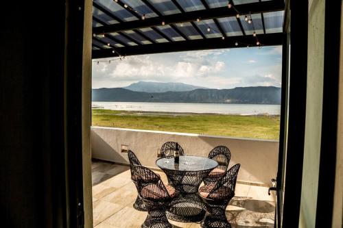Lake house 3 bedroom Pool and hotub in San Cristóbal Zapotitlán, Mexico