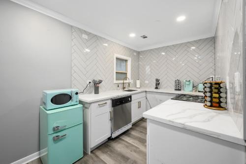 Comfortable 1BR Apt in Central Houston with Free Park near Houston Szépművészeti Múzeum