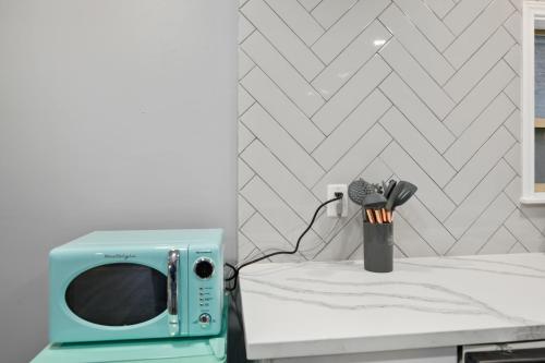 Comfortable 1BR Apt in Central Houston with Free Park near Houston Szépművészeti Múzeum