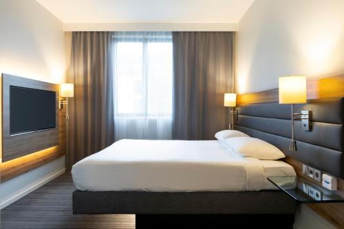 Moxy Aberdeen Airport