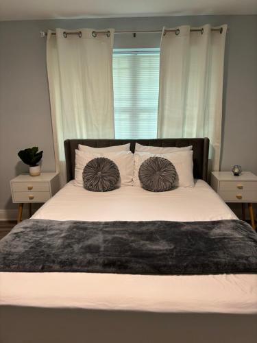 Charming Tampa 2BR - Near Busch Gardens & Zoo in Tampa, USA