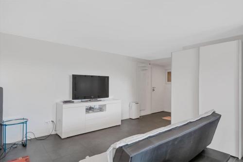Studio, meublé, jolie terrasse, parking gratuit, Neuchâtel (foto 8)