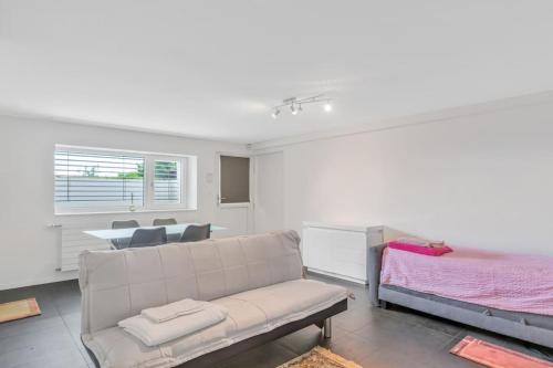 Studio, meublé, jolie terrasse, parking gratuit, Neuchâtel (foto 10)
