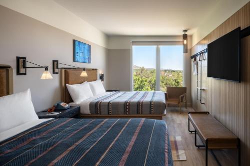 2 queen beds