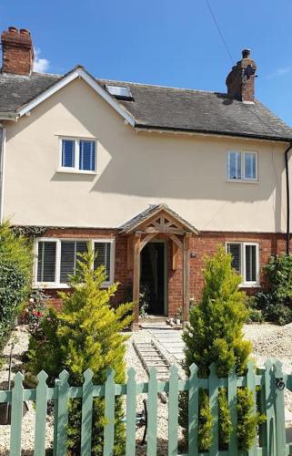 Spacious 4 bed house 10 min from Silverstone in Helmdon