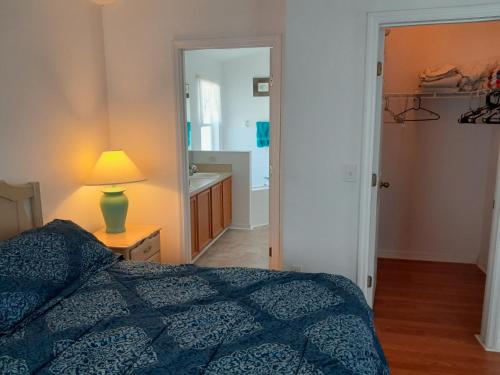 Three-Bedroom House in Clear Creek - image 11