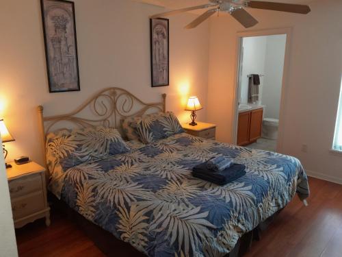 Three-Bedroom House in Clear Creek - image 13