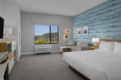1 king bed, 1 sofa bed