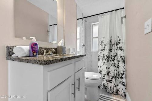 Riverside Craftsman with 3 beds and 3 baths in Jacksonville, USA