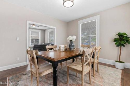 Riverside Craftsman with 3 beds and 3 baths in Jacksonville, USA