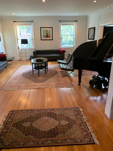 5 Bdrm Rock Creek Classic Home in Washington, USA